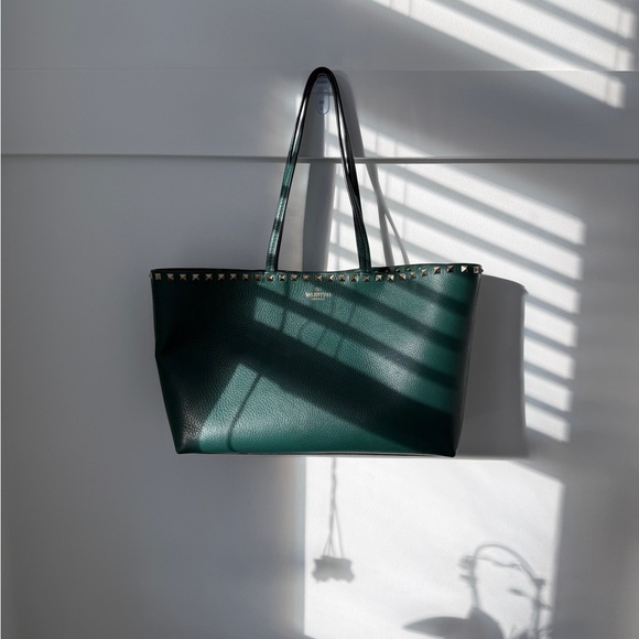 Valentino Garavani Rockstud Leather Tote Bag in rare Forest Green - Authentic - Picture 2 of 5